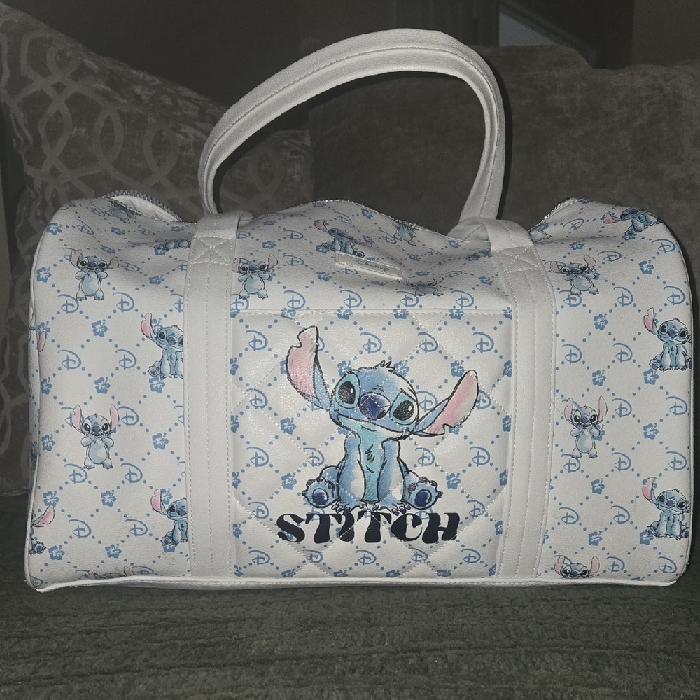 Disney White Apparel Tag